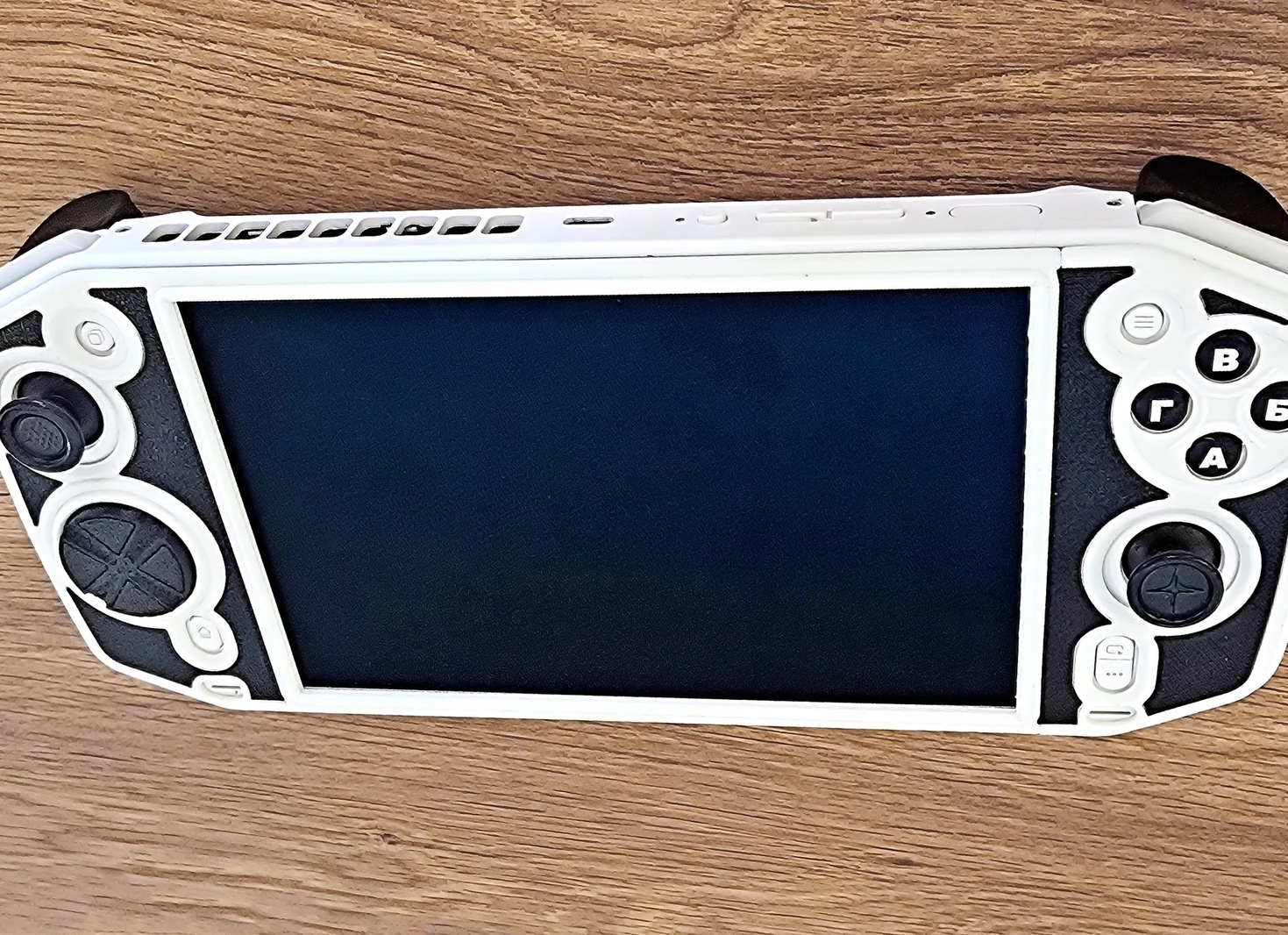 В России создают «аналог PlayStation» — консоль PlaySpace с чипом Intel Atom X5 и 4 ГБ ОЗУ