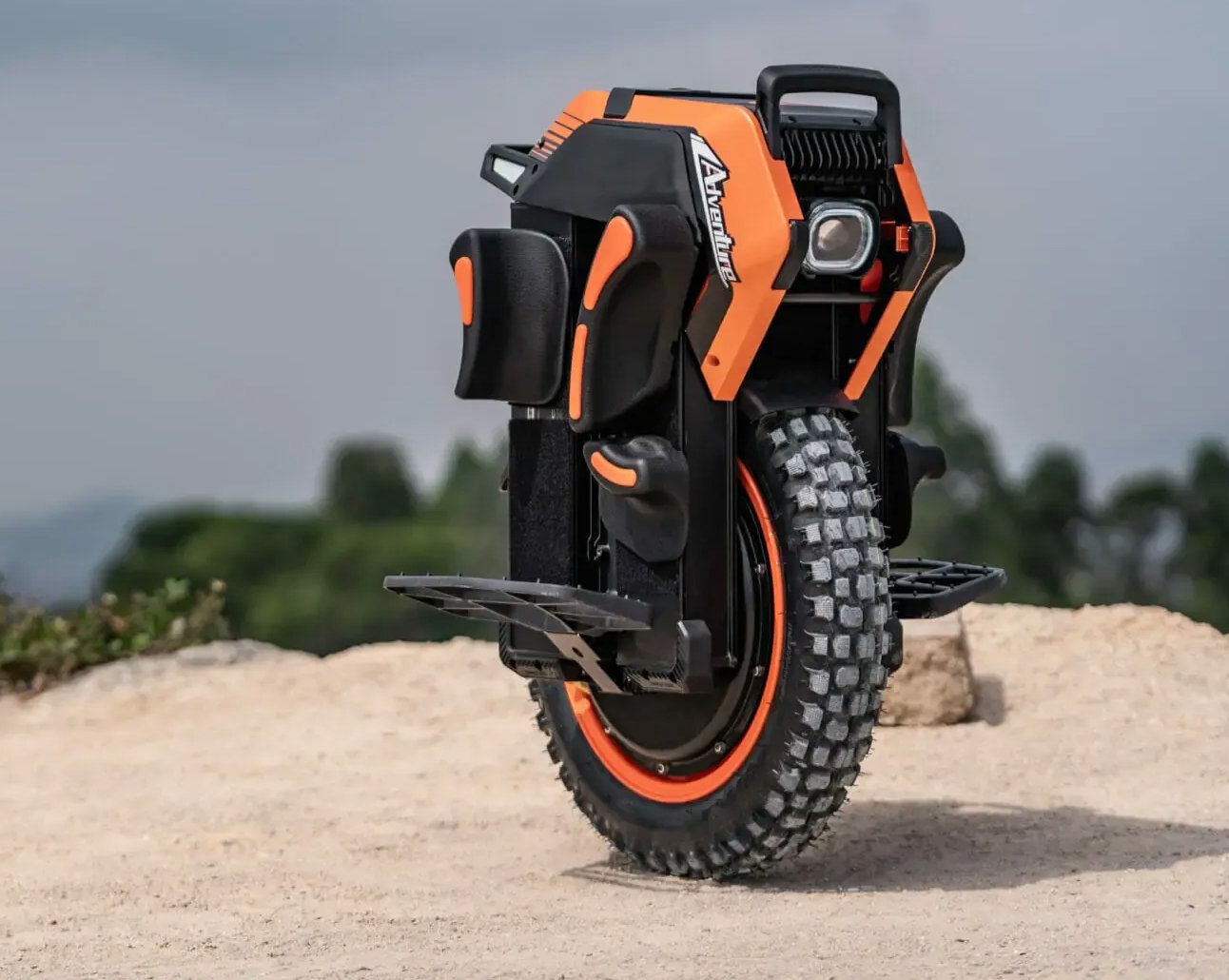 InMotion представила моноколесо-внедорожник с дальностью хода 120 км