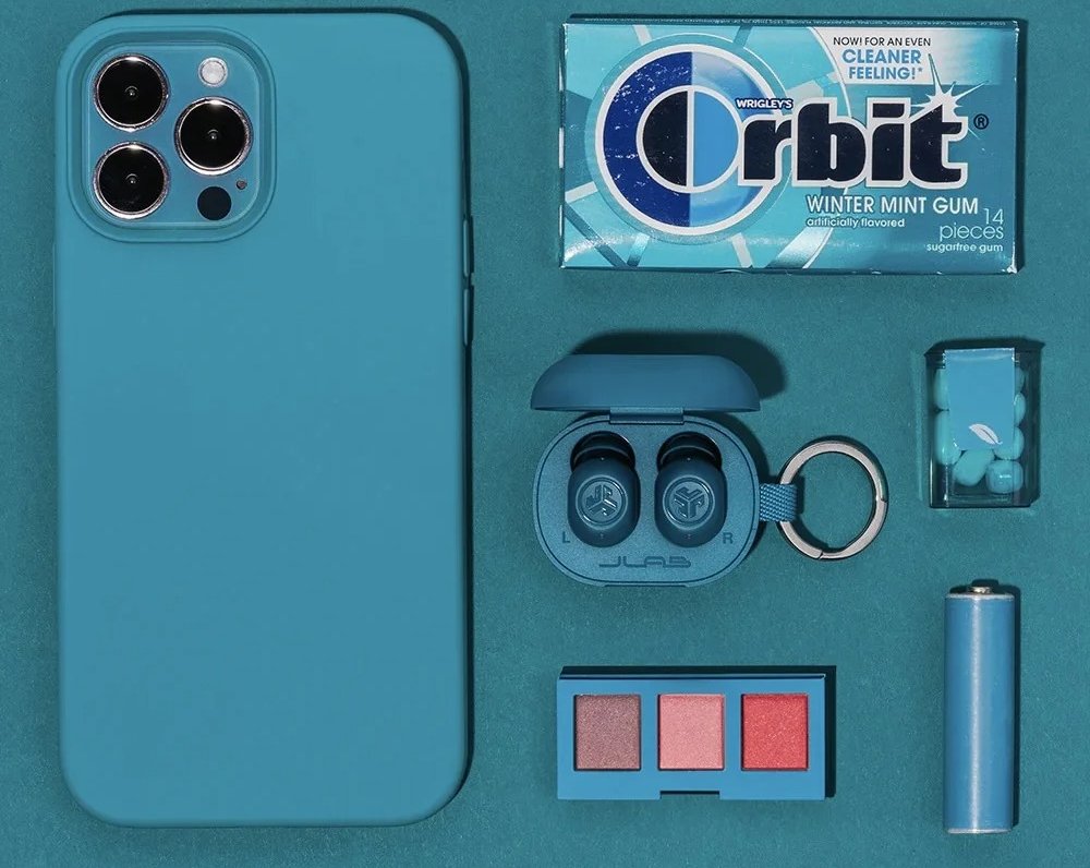 JLab выпустила суперкомпактные наушники JBuds Mini — они как брелок