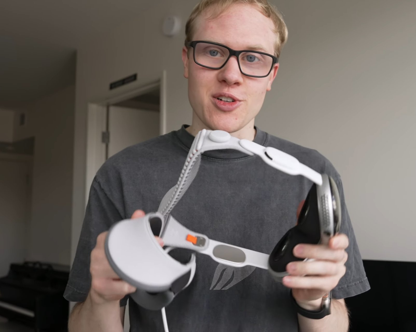 Прочность гарнитуры Apple Vision Pro проверили в домашнем краш-тесте